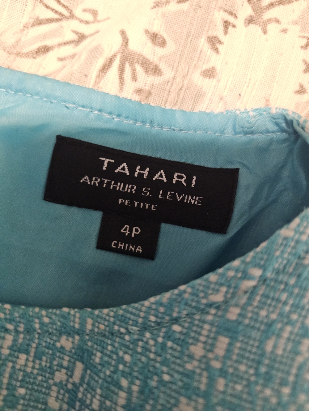 Tahari Arthur Levine Dress sz 4P - Picture 4 of 5